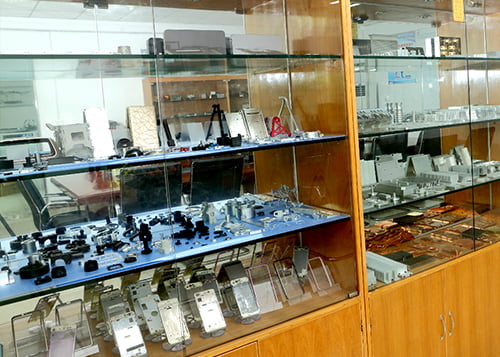 3.Products Display Cabinet